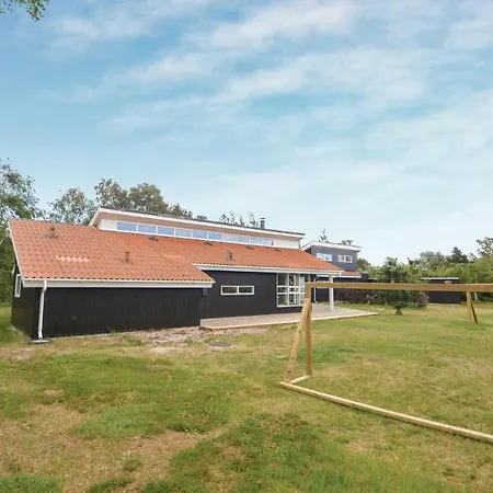 Three-bedroom Holiday In